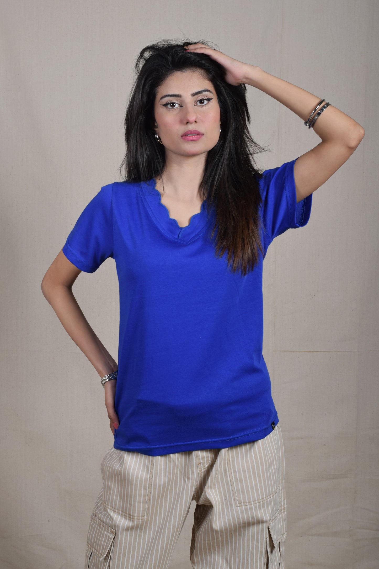 V-Neck Scalloped T-Shirt - R Blue