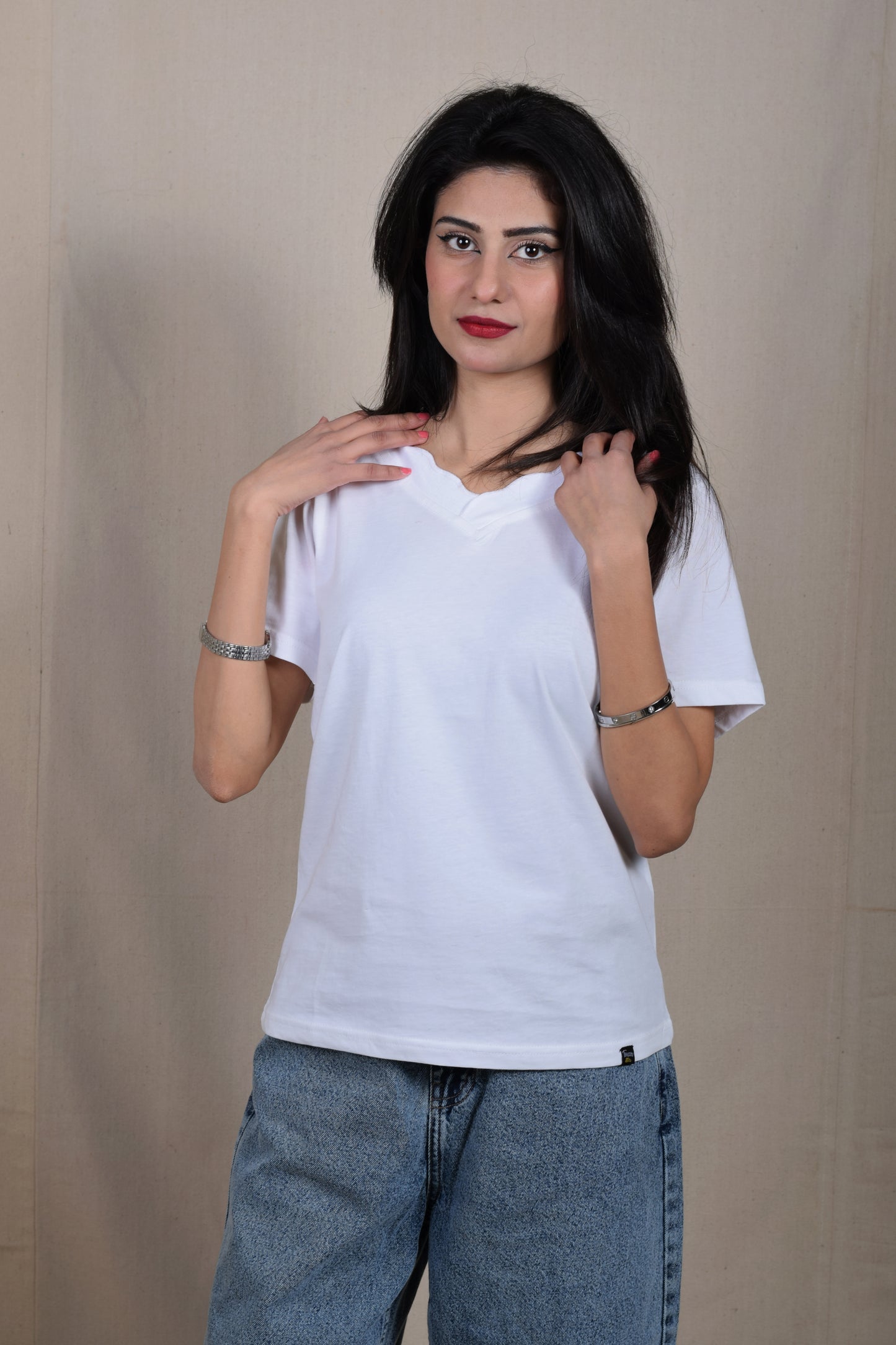 V-Neck Scalloped T-Shirt - White